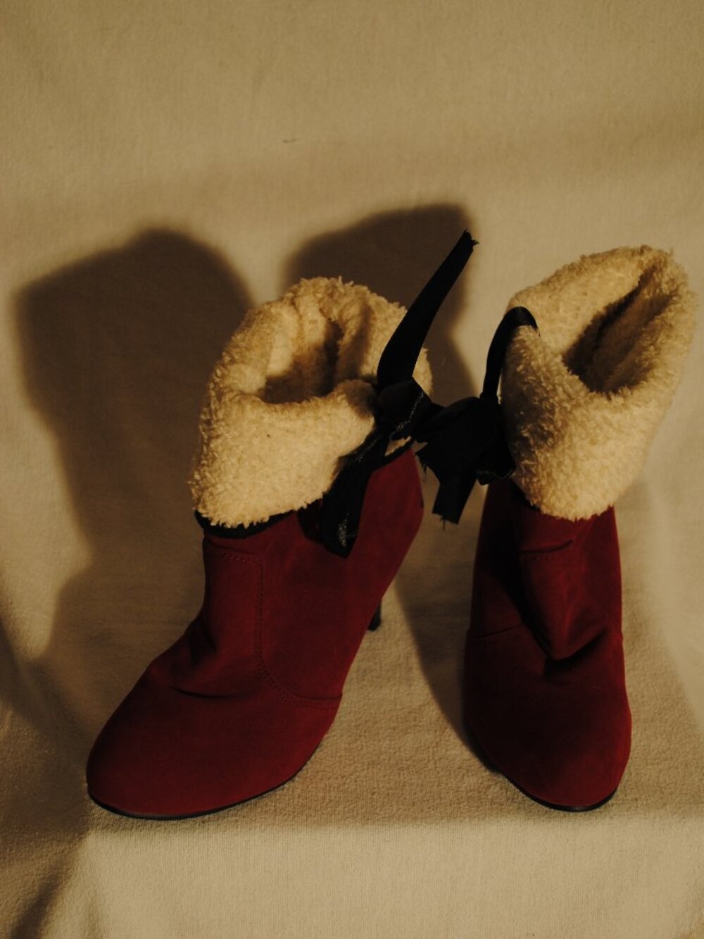 SZ 10 SANTA  BOOTIES, RED FAUX SUEDE W/ WHITE COTTON TOP AND BOW 3IN HEEL